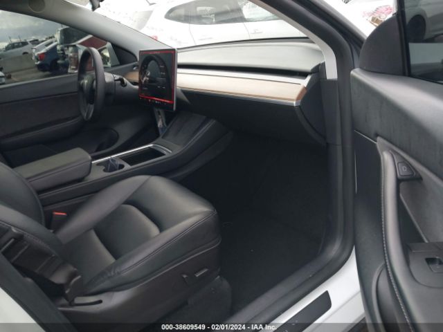 Photo 4 VIN: 5YJYGDEE4MF218315 - TESLA MODEL Y 