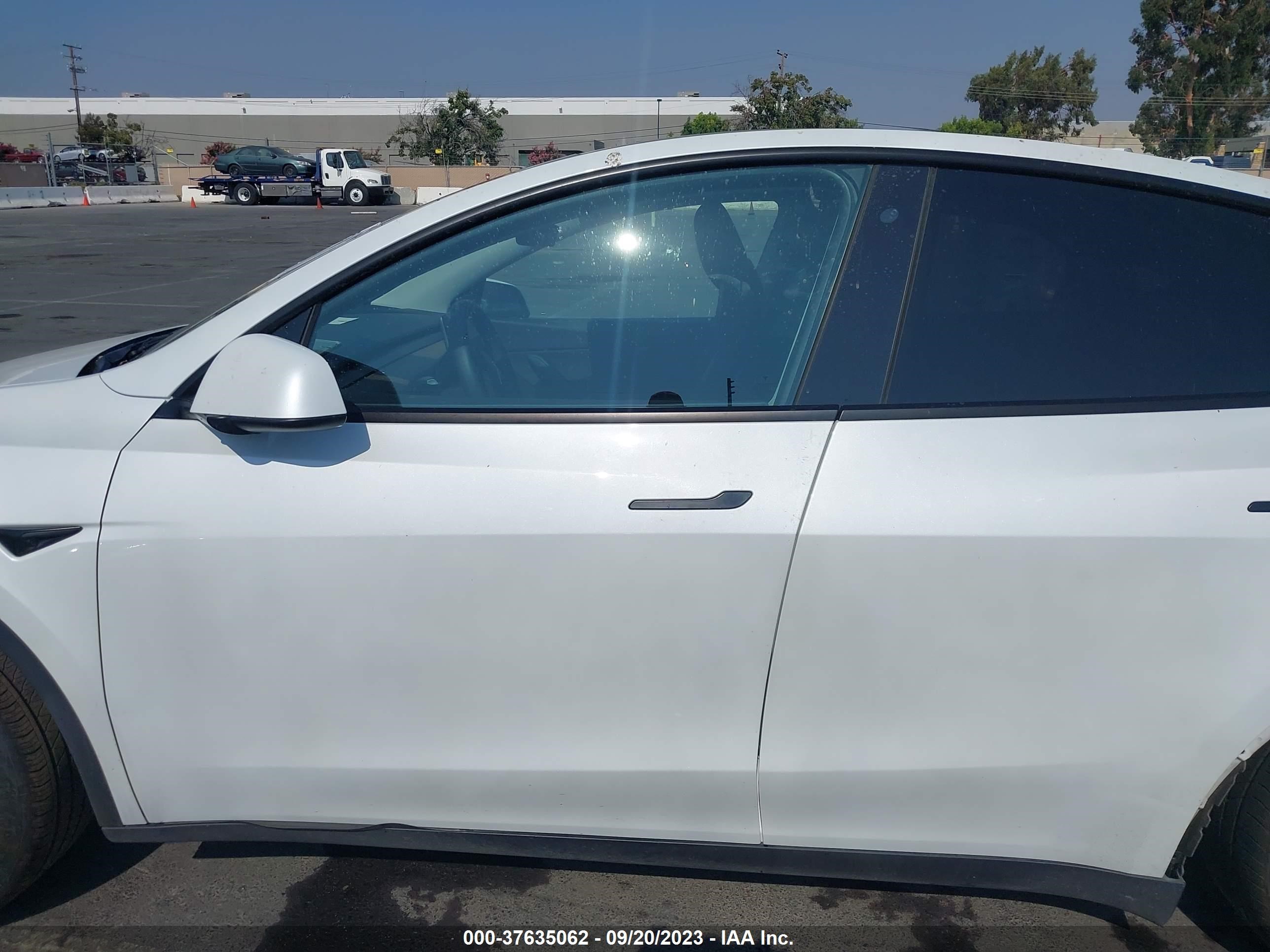 Photo 12 VIN: 5YJYGDEE5LF015402 - TESLA MODEL Y 