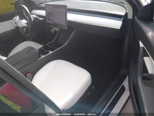 Photo 4 VIN: 5YJYGDEE5LF053289 - TESLA MODEL Y 