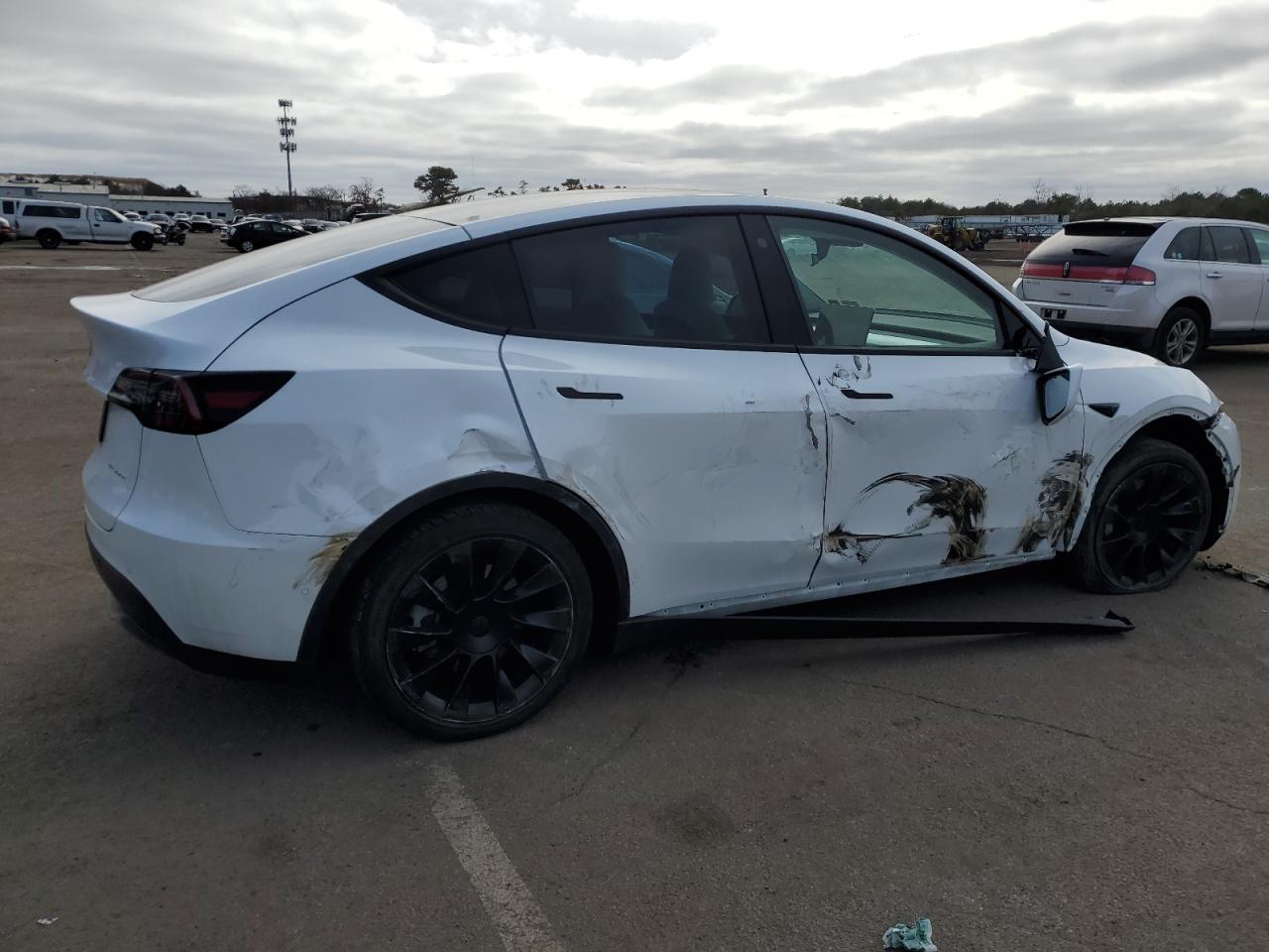 Photo 2 VIN: 5YJYGDEE5MF195921 - TESLA MODEL Y 