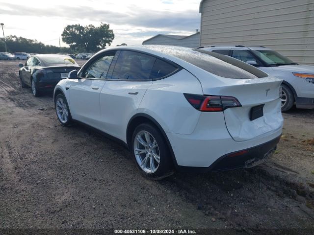 Photo 2 VIN: 5YJYGDEE6MF099778 - TESLA MODEL Y 