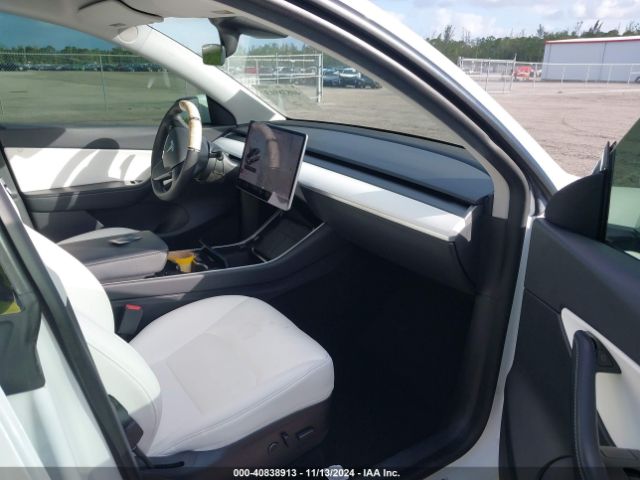 Photo 4 VIN: 5YJYGDEE6MF102873 - TESLA MODEL Y 