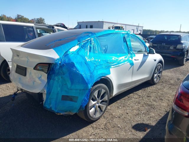 Photo 3 VIN: 5YJYGDEE6MF118121 - TESLA MODEL Y 