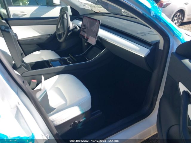 Photo 4 VIN: 5YJYGDEE6MF118121 - TESLA MODEL Y 