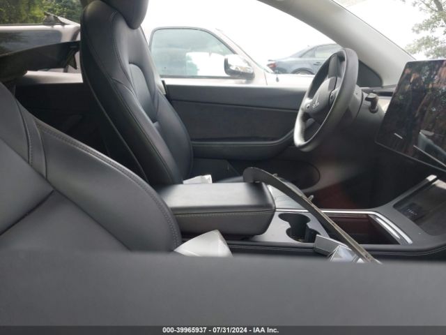 Photo 4 VIN: 5YJYGDEE6MF255074 - TESLA MODEL Y 