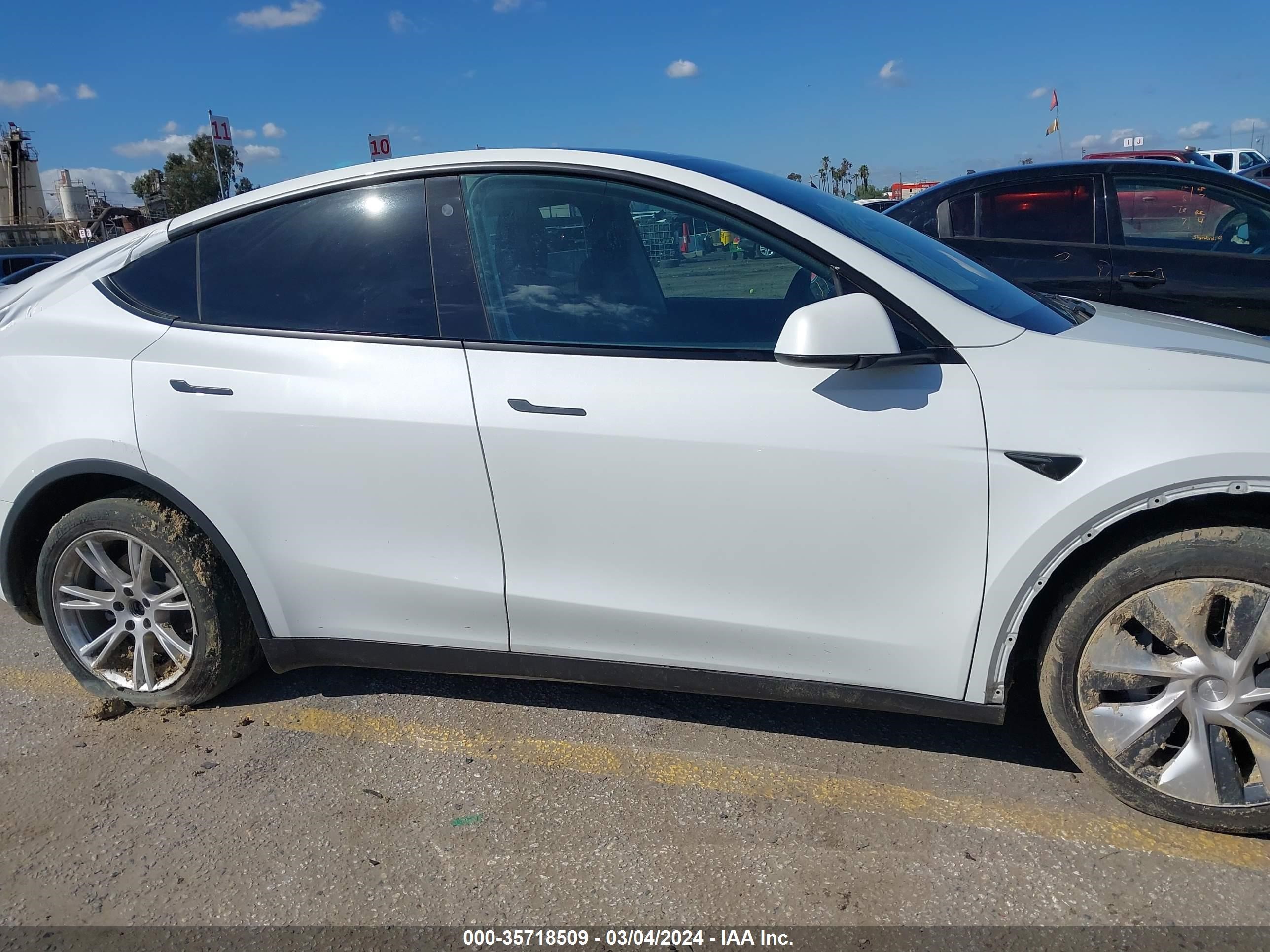 Photo 12 VIN: 5YJYGDEE6MF274949 - TESLA MODEL Y 