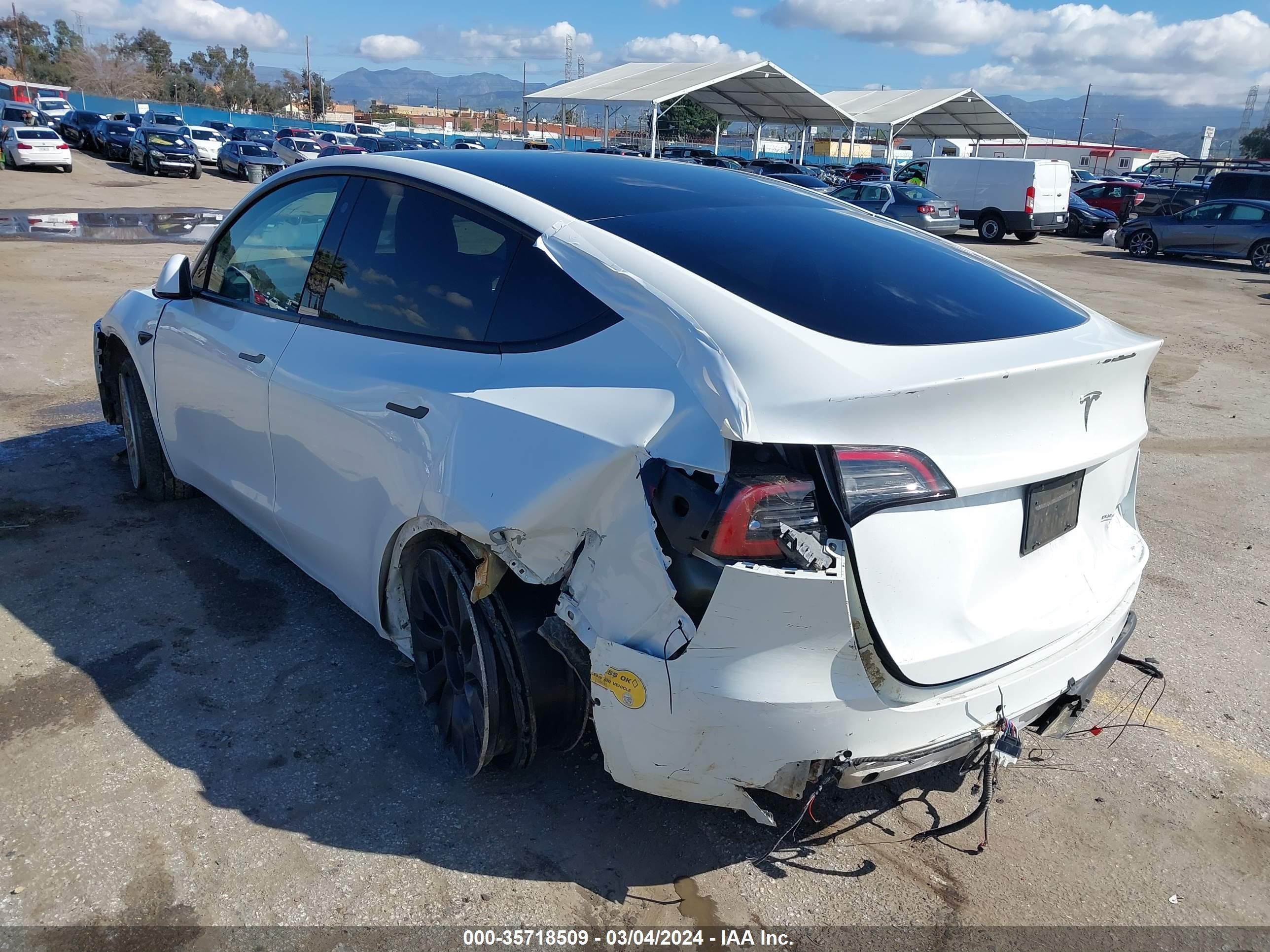 Photo 2 VIN: 5YJYGDEE6MF274949 - TESLA MODEL Y 