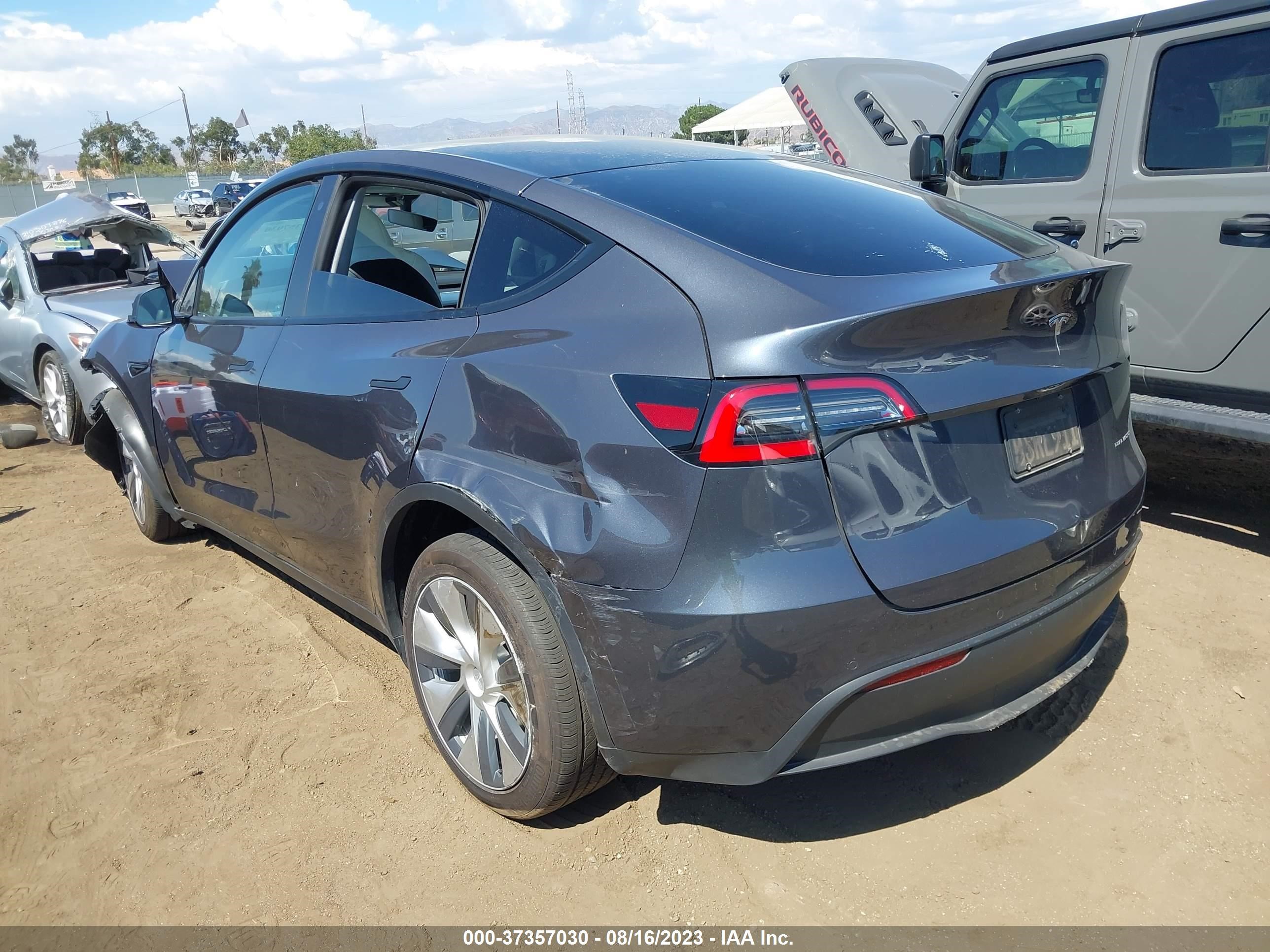 Photo 2 VIN: 5YJYGDEE7LF052032 - TESLA MODEL Y 