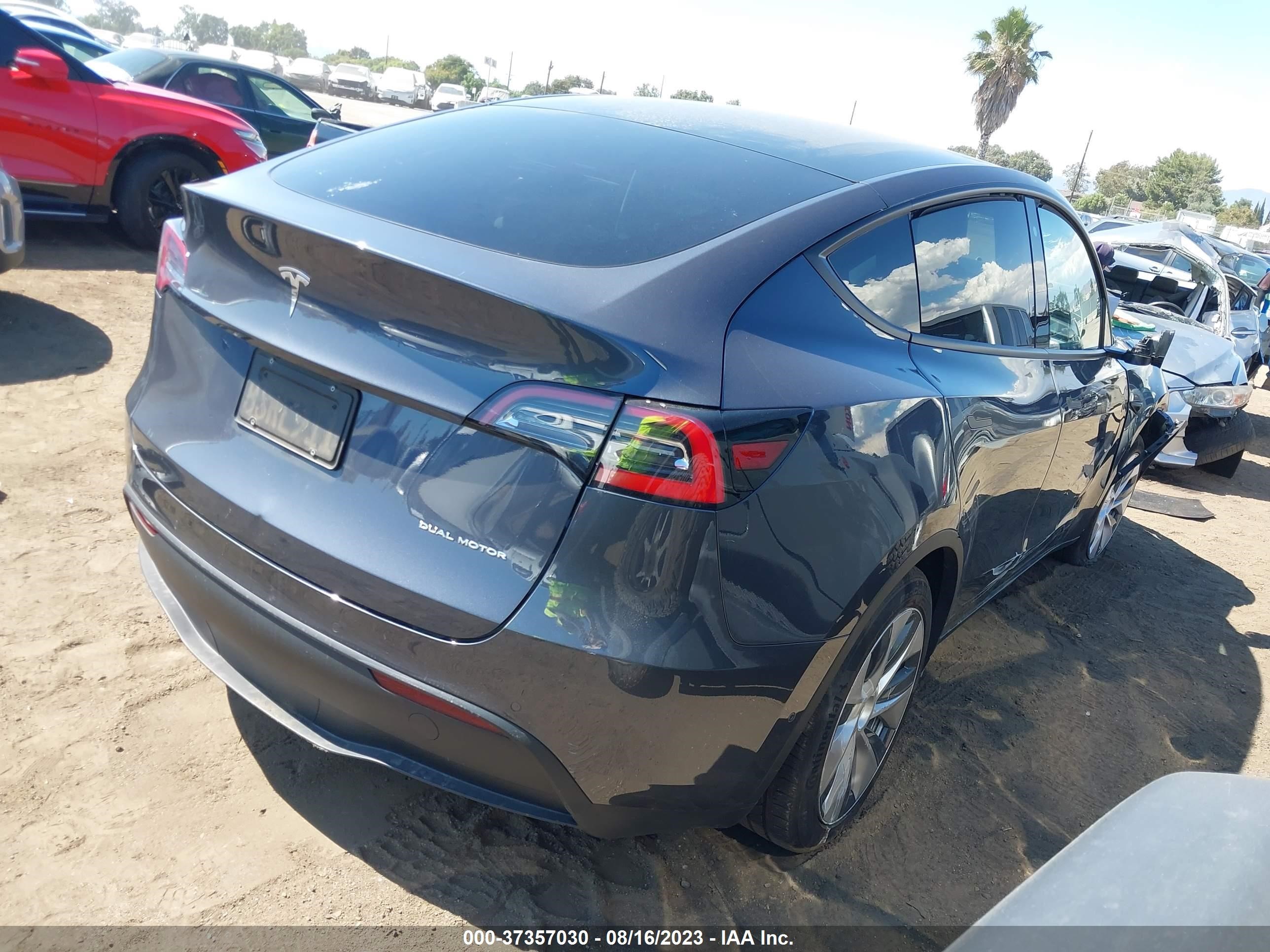 Photo 3 VIN: 5YJYGDEE7LF052032 - TESLA MODEL Y 