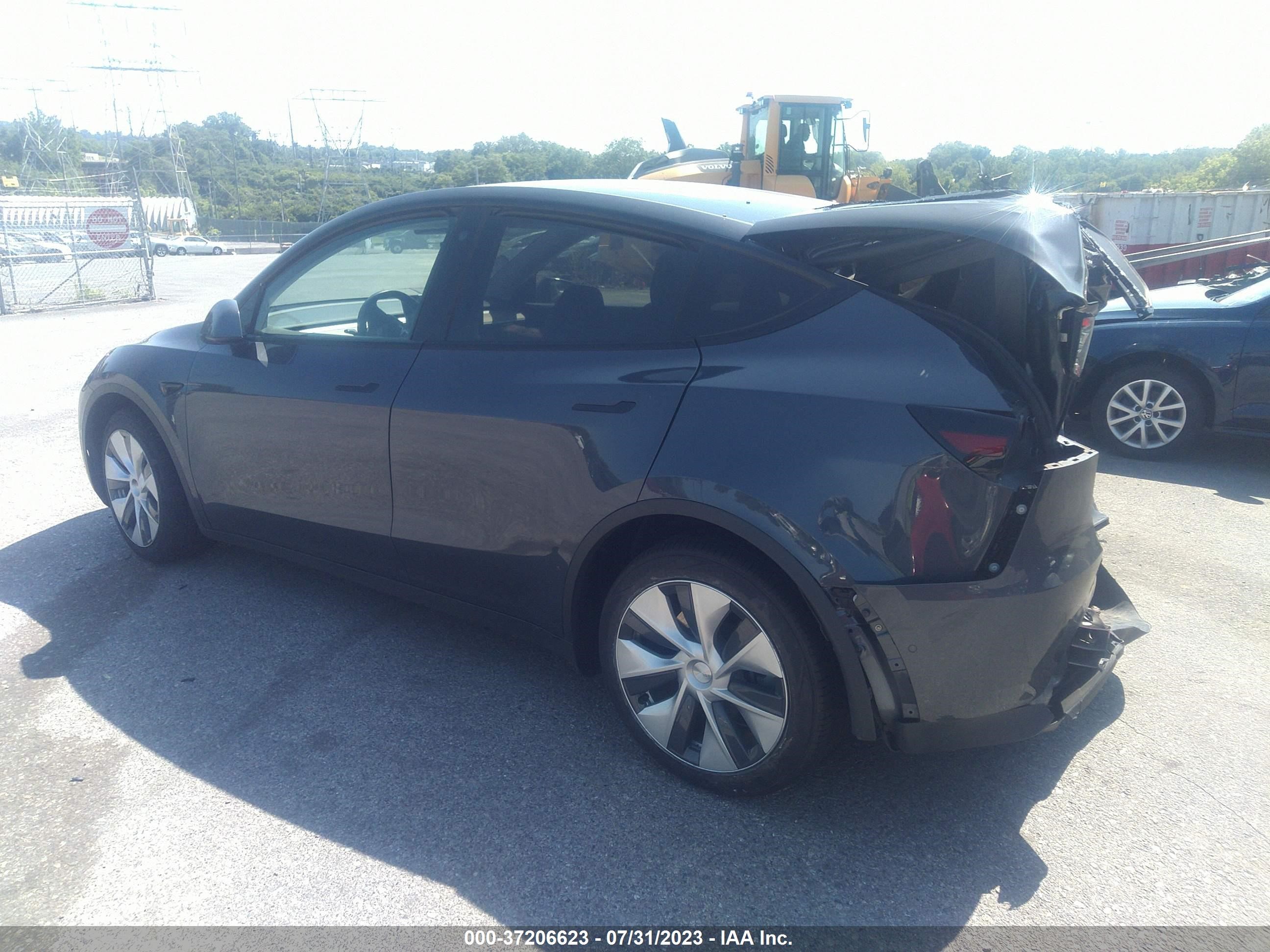 Photo 2 VIN: 5YJYGDEE7MF086621 - TESLA MODEL Y 