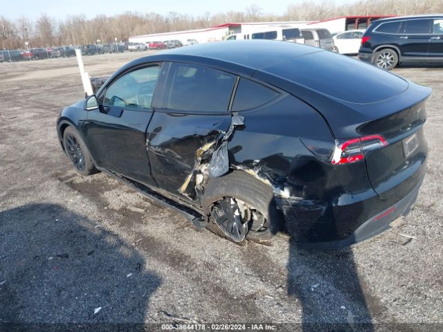 Photo 2 VIN: 5YJYGDEE7MF107922 - TESLA MODEL Y 