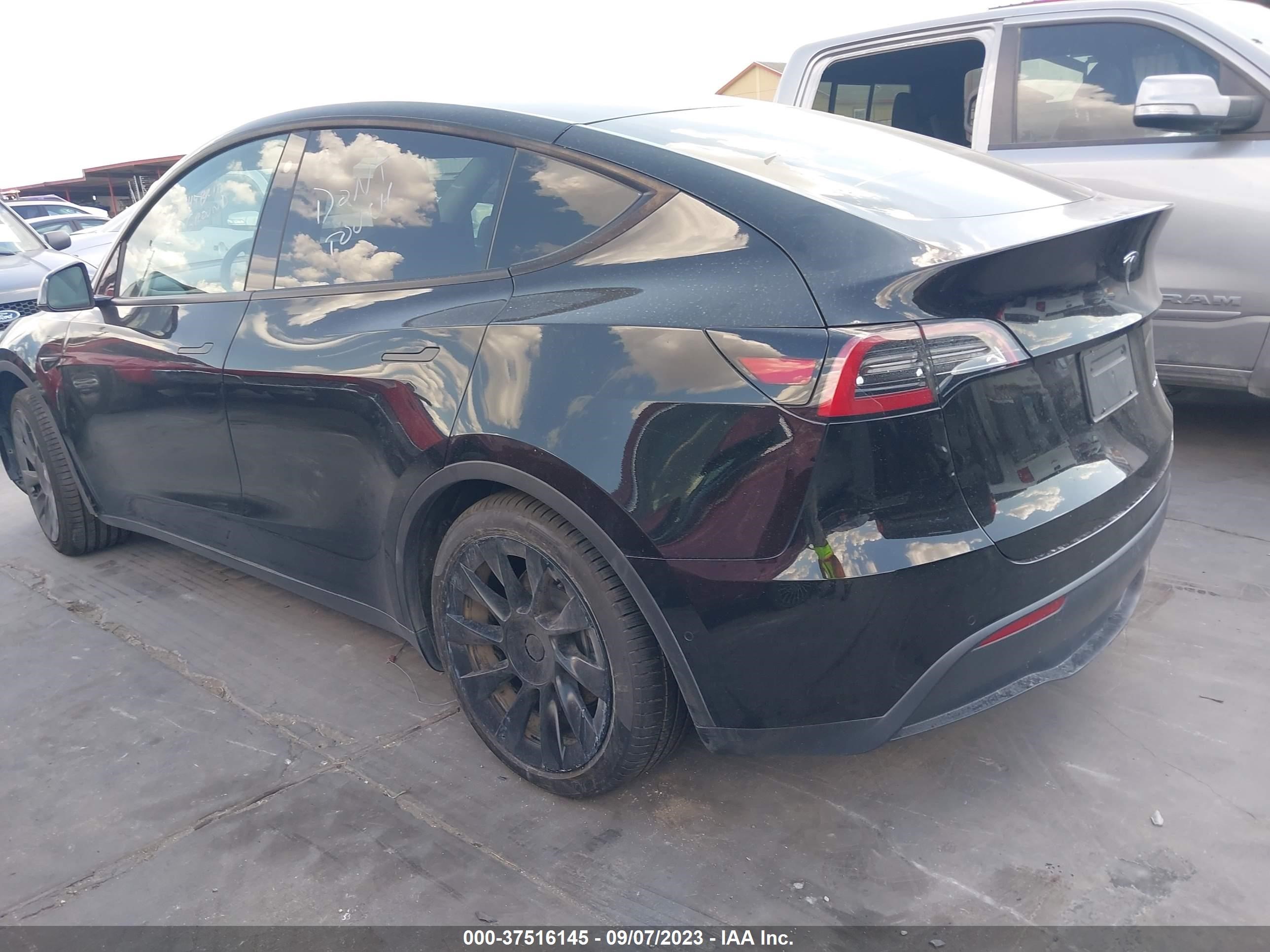 Photo 2 VIN: 5YJYGDEE7MF149734 - TESLA MODEL Y 