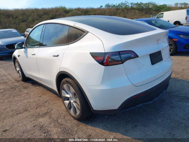 Photo 2 VIN: 5YJYGDEE7MF262440 - TESLA MODEL Y 