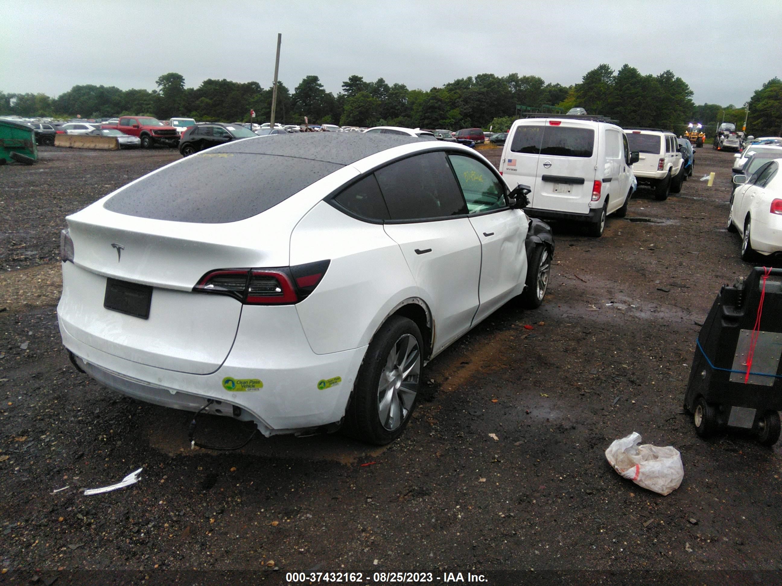 Photo 3 VIN: 5YJYGDEE8LF027480 - TESLA MODEL Y 