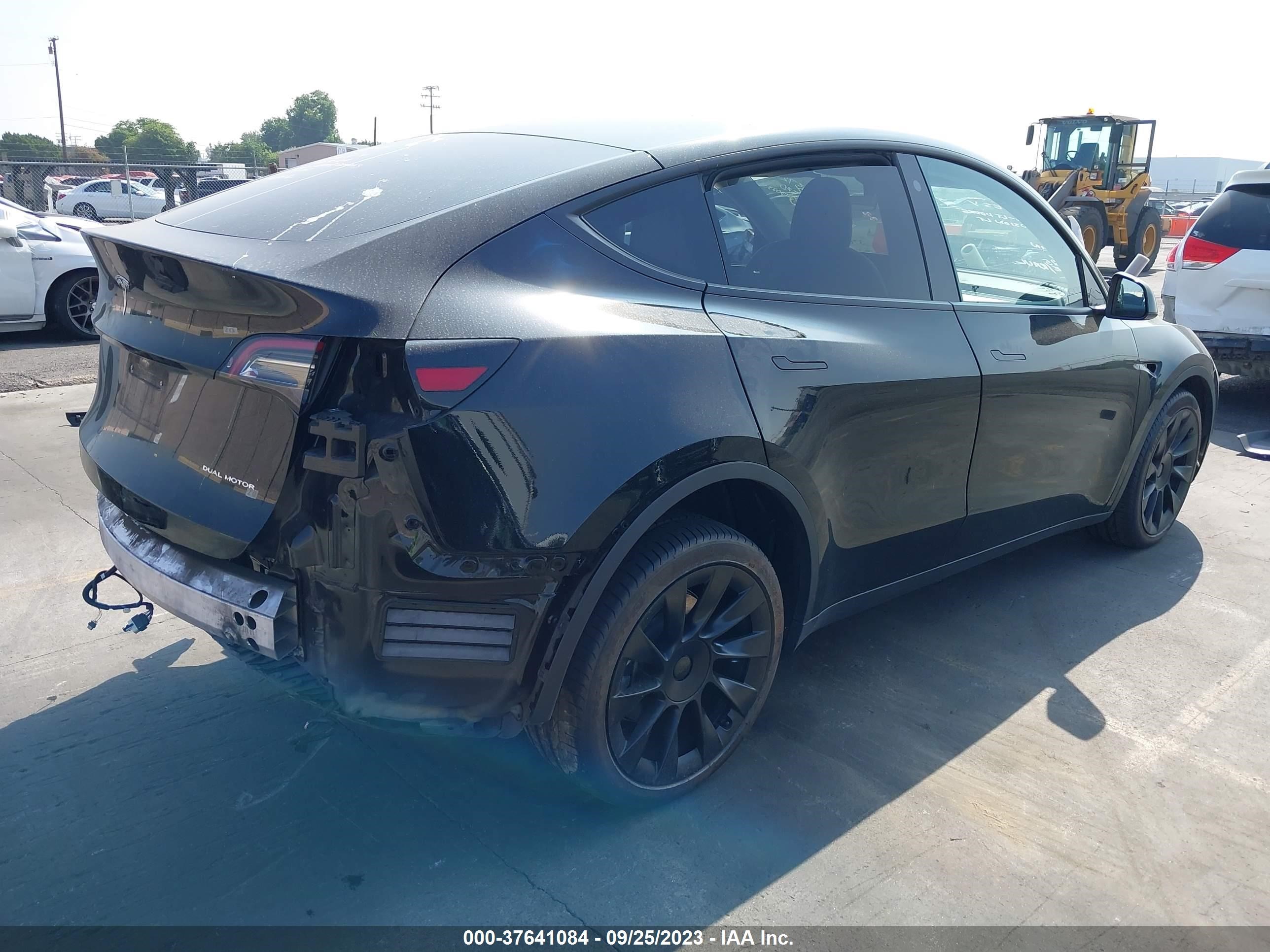 Photo 3 VIN: 5YJYGDEE8LF059748 - TESLA MODEL Y 