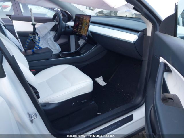 Photo 4 VIN: 5YJYGDEE8MF075417 - TESLA MODEL Y 