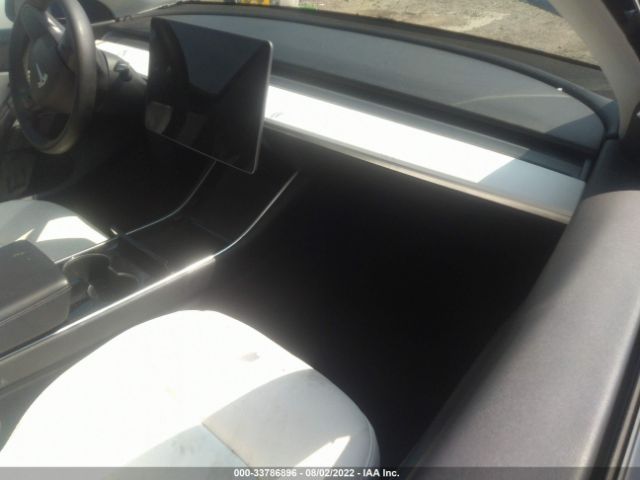 Photo 4 VIN: 5YJYGDEE8MF083355 - TESLA MODEL Y 