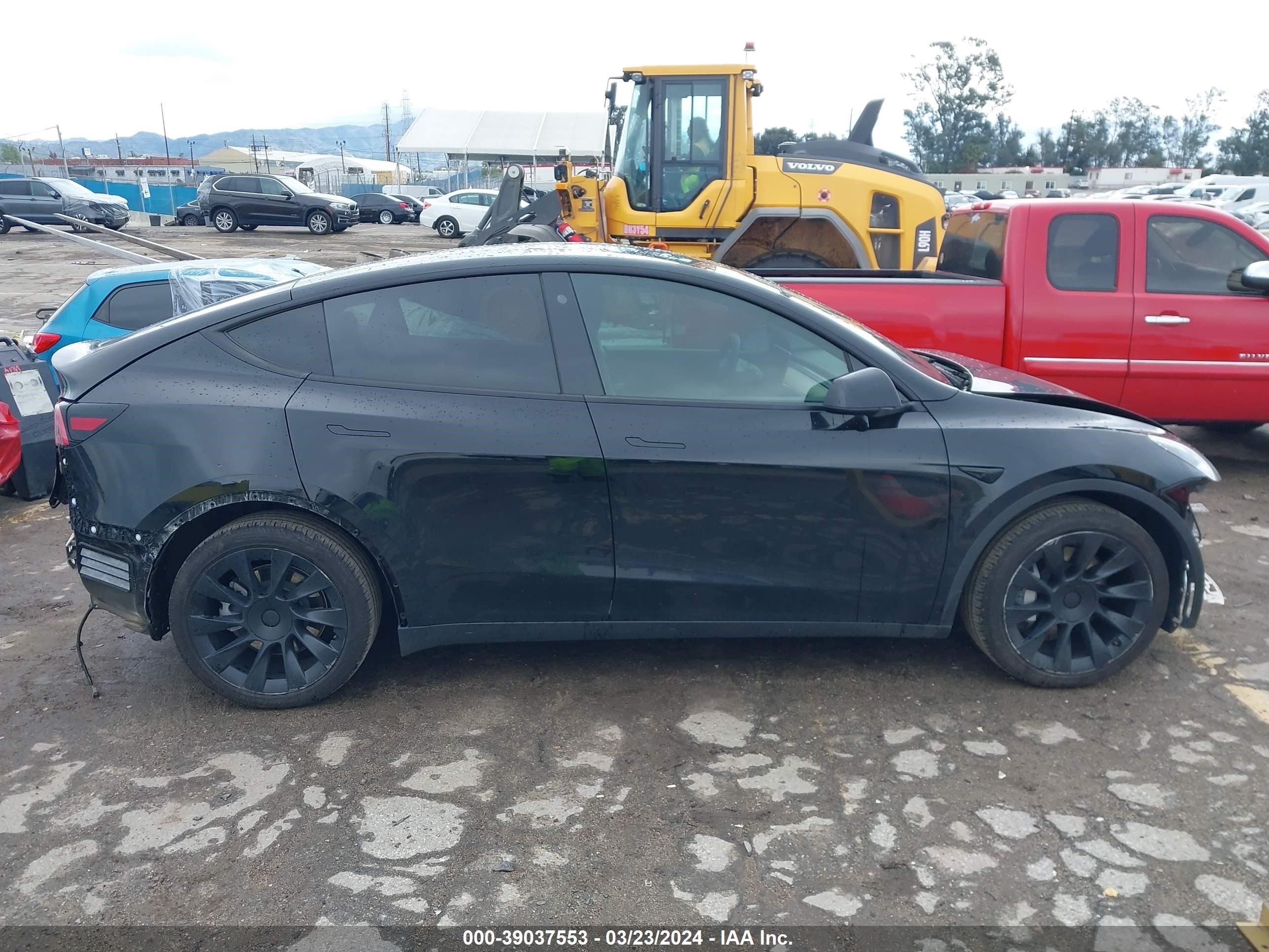 Photo 13 VIN: 5YJYGDEE8MF092444 - TESLA MODEL Y 