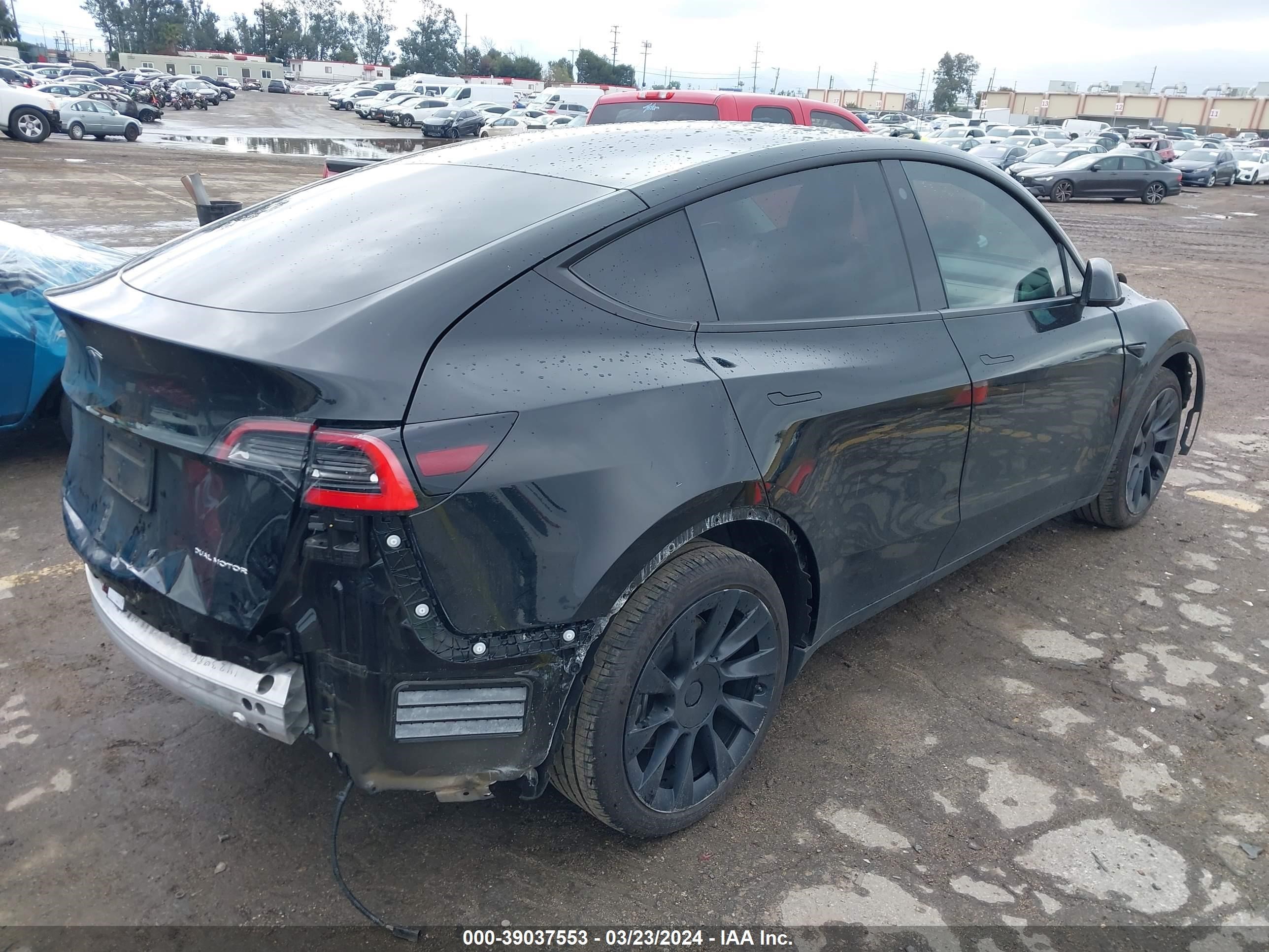 Photo 3 VIN: 5YJYGDEE8MF092444 - TESLA MODEL Y 