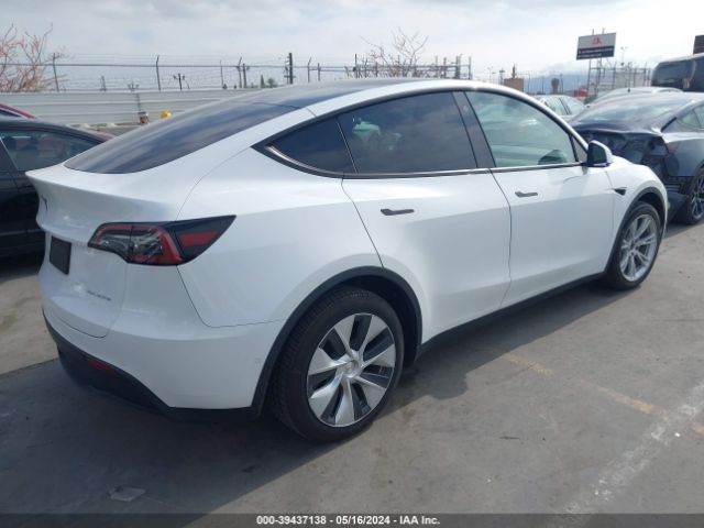 Photo 3 VIN: 5YJYGDEE8MF229768 - TESLA MODEL Y 