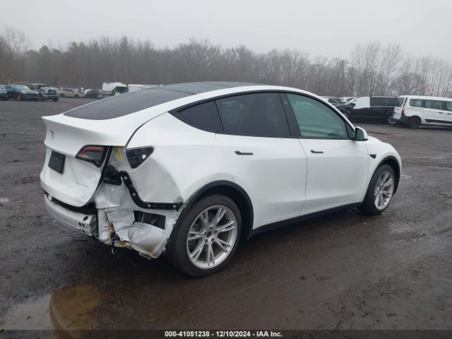 Photo 3 VIN: 5YJYGDEE8MF300242 - TESLA MODEL Y 