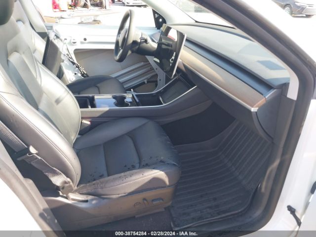 Photo 4 VIN: 5YJYGDEE9LF053490 - TESLA MODEL Y 