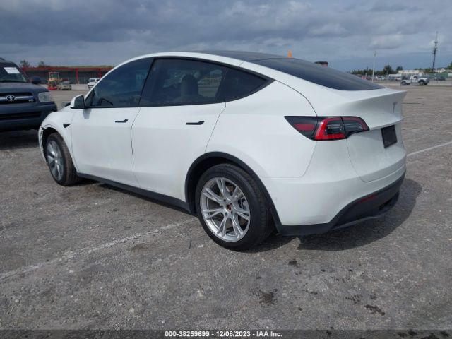 Photo 2 VIN: 5YJYGDEE9MF066970 - TESLA MODEL Y 