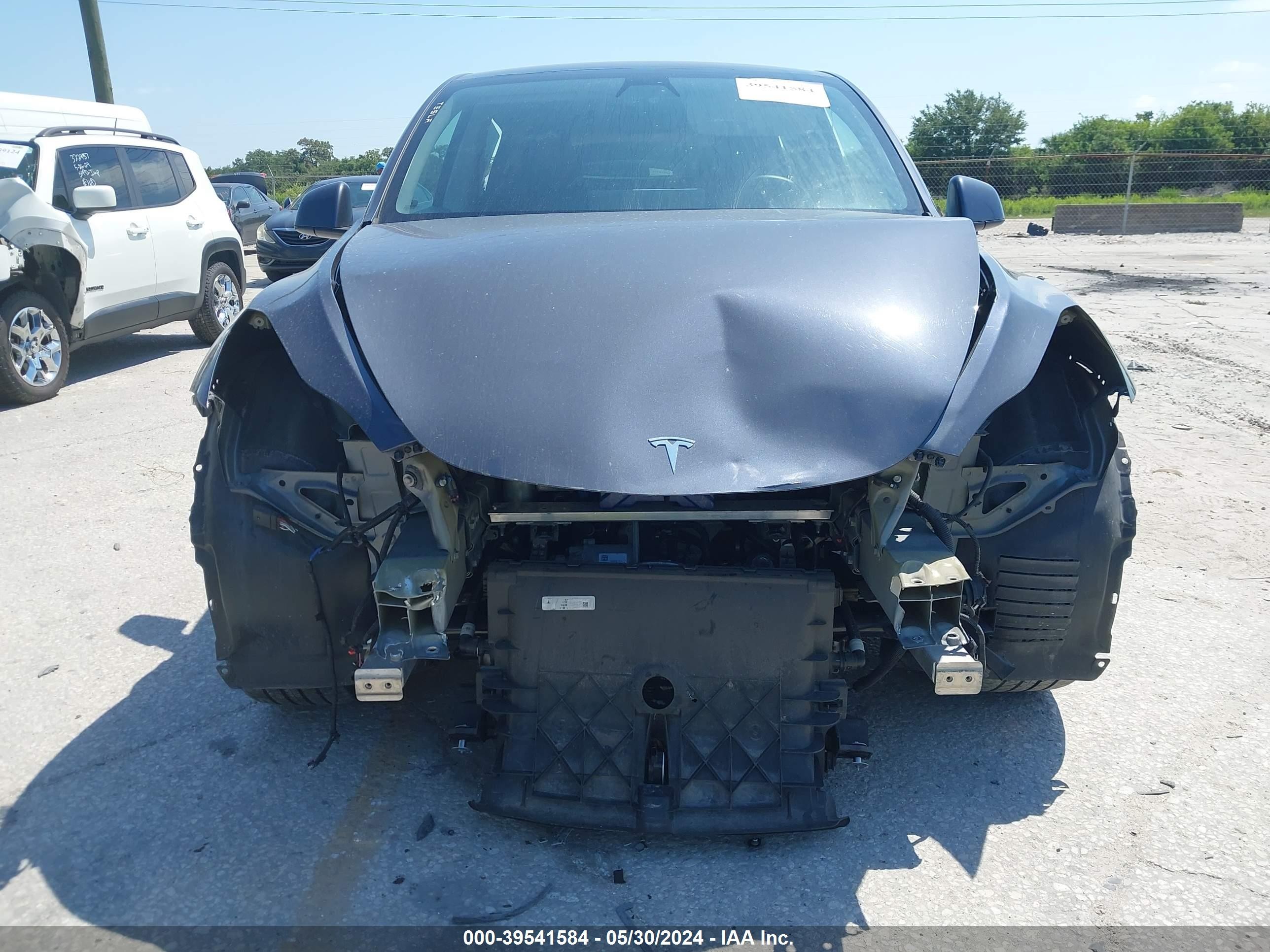 Photo 12 VIN: 5YJYGDEE9MF117013 - TESLA MODEL Y 