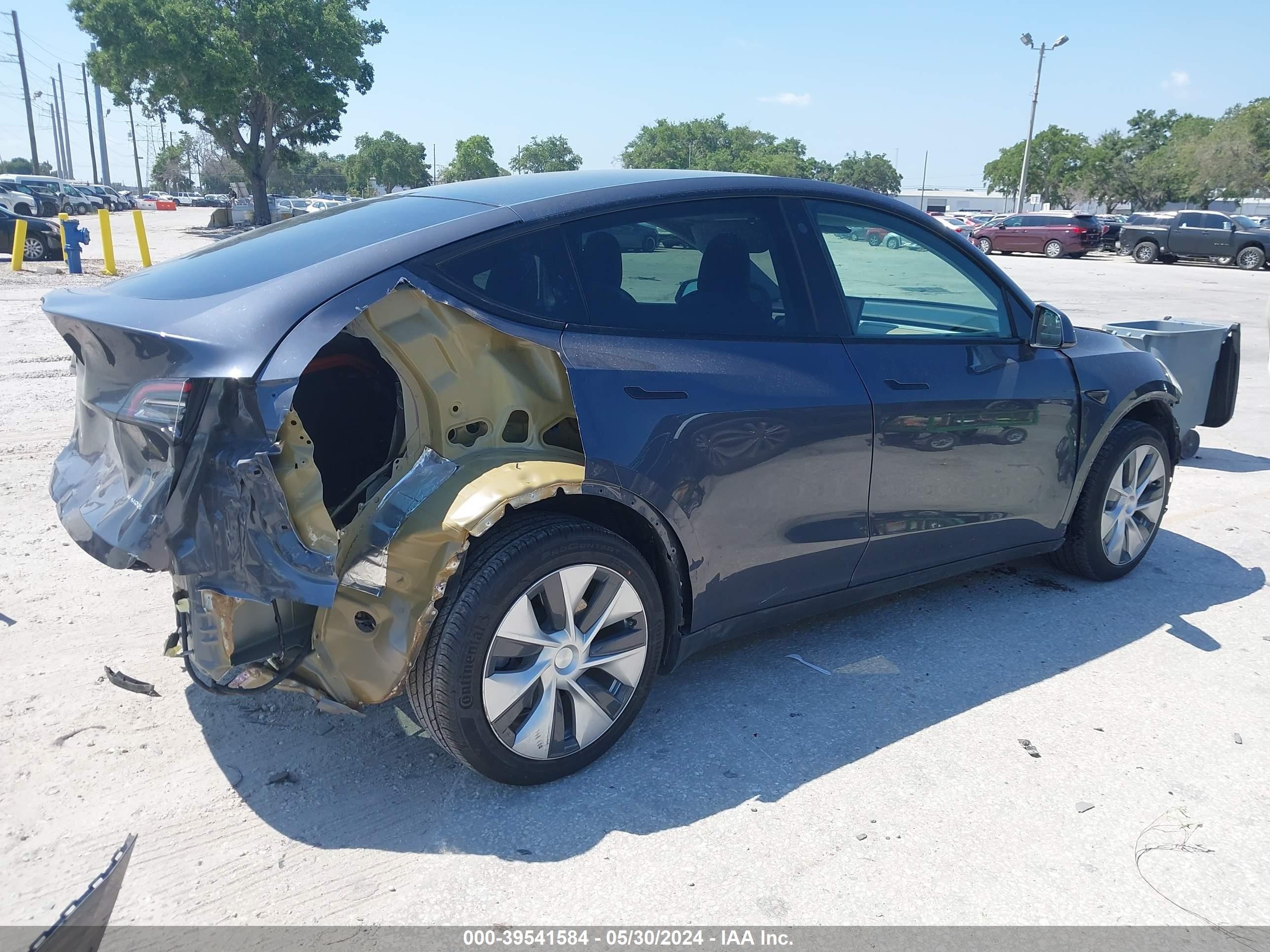 Photo 3 VIN: 5YJYGDEE9MF117013 - TESLA MODEL Y 