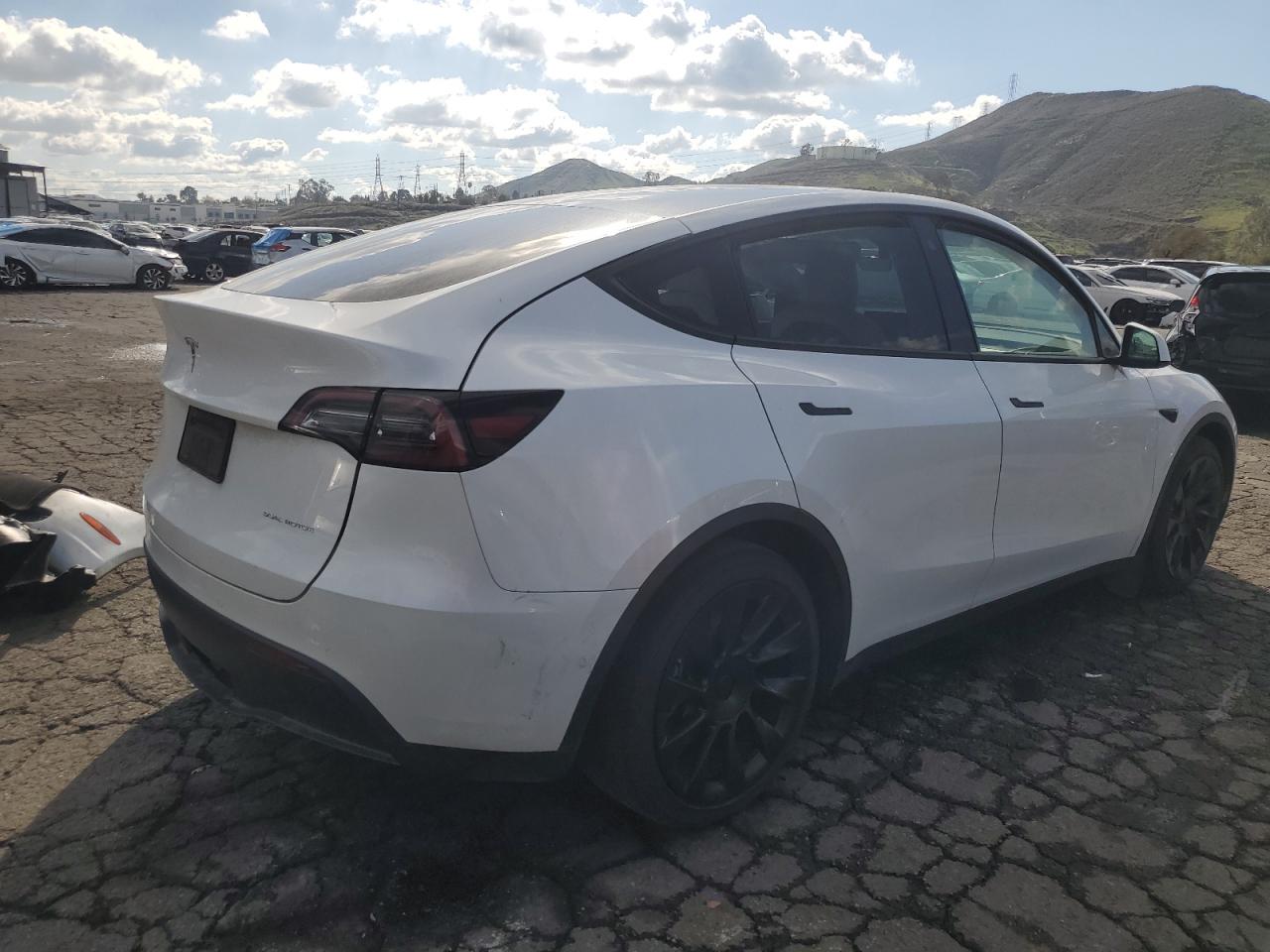 Photo 2 VIN: 5YJYGDEE9MF158337 - TESLA MODEL Y 