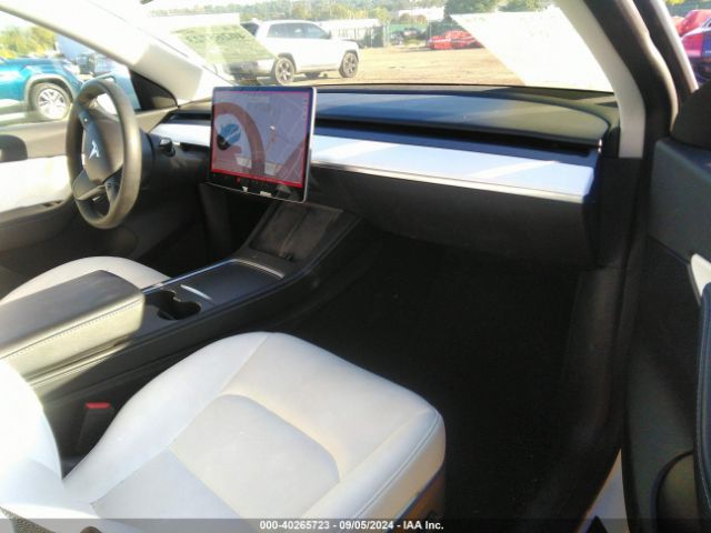 Photo 4 VIN: 5YJYGDEE9MF303439 - TESLA MODEL Y 