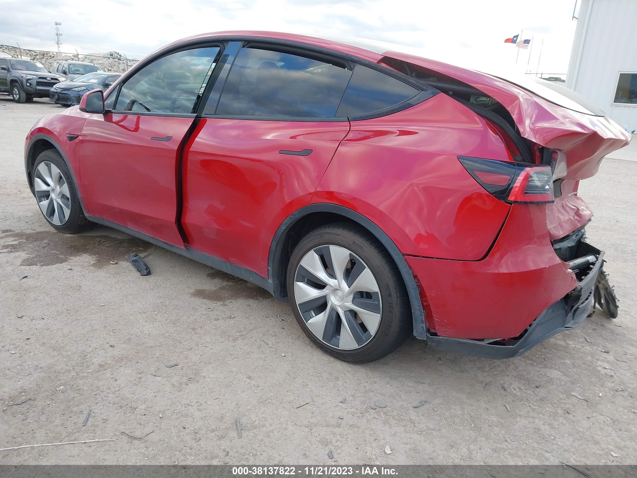 Photo 2 VIN: 5YJYGDEEXLF036746 - TESLA MODEL Y 