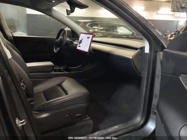 Photo 4 VIN: 5YJYGDEEXMF118235 - TESLA MODEL Y 