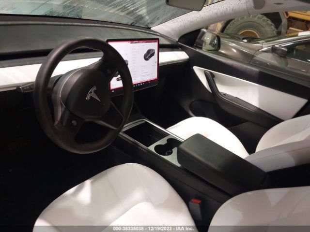 Photo 4 VIN: 5YJYGDEEXMF189693 - TESLA MODEL Y 