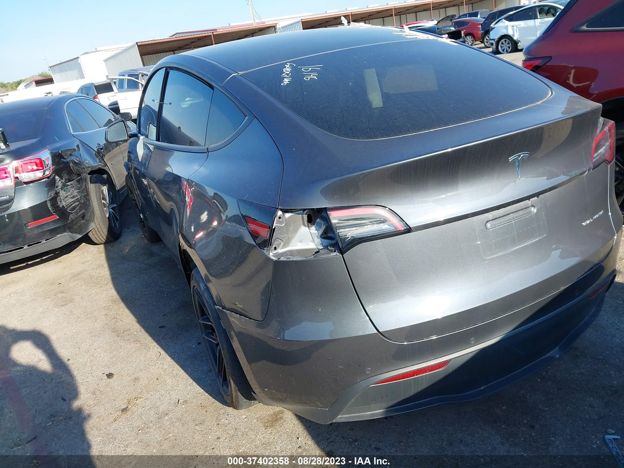 Photo 2 VIN: 5YJYGDEEXMF207934 - TESLA MODEL Y 