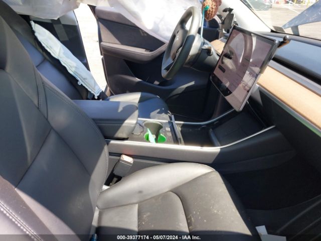 Photo 4 VIN: 5YJYGDEF3LF011860 - TESLA MODEL Y 