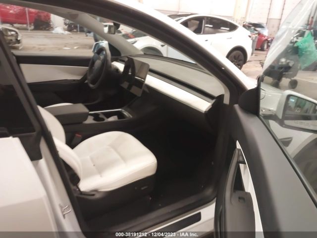 Photo 4 VIN: 5YJYGDEF3MF252125 - TESLA MODEL Y 