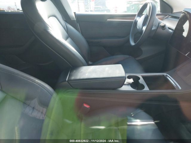 Photo 4 VIN: 5YJYGDEF5MF258279 - TESLA MODEL Y 