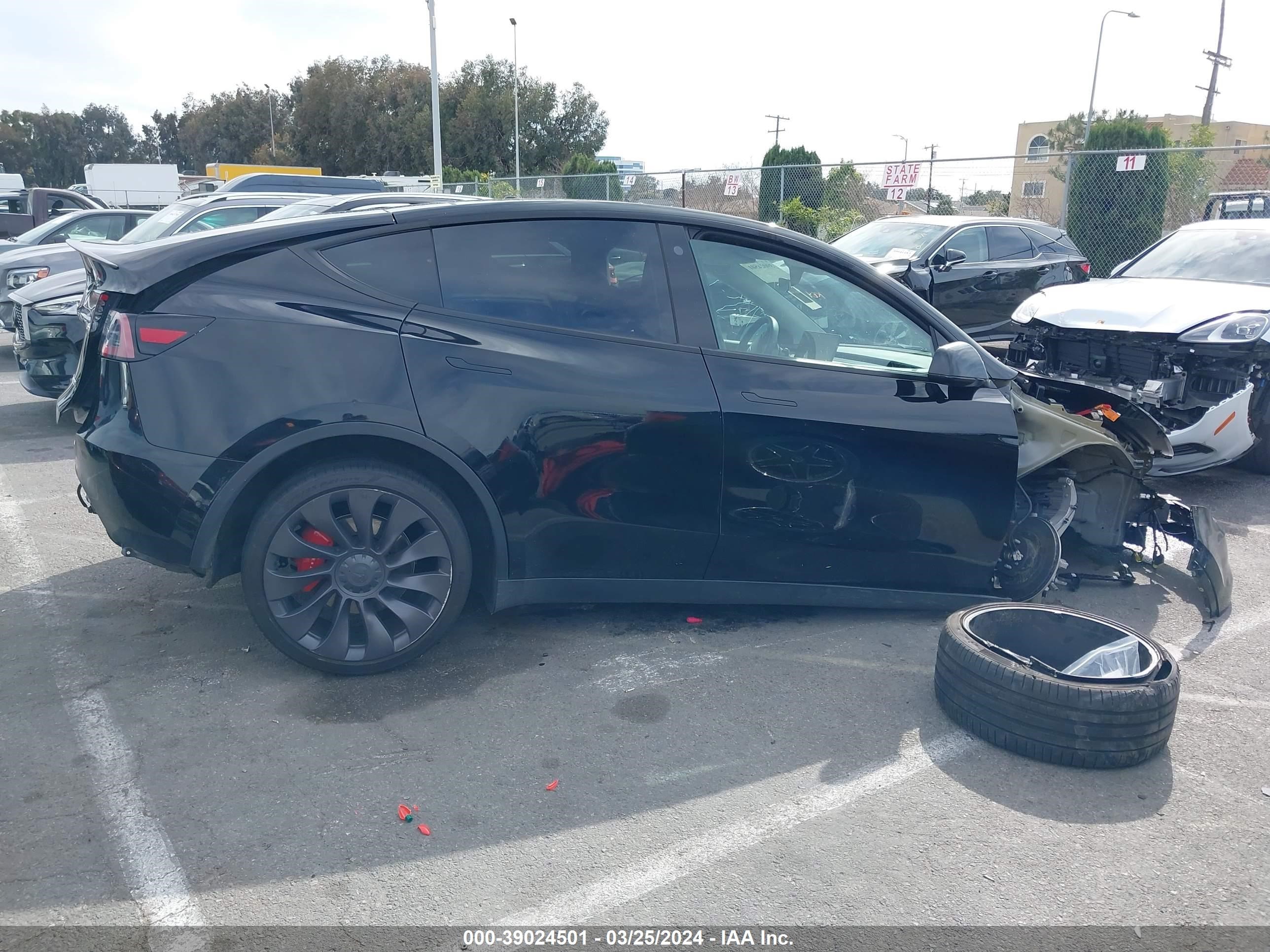 Photo 12 VIN: 5YJYGDEF8MF251388 - TESLA MODEL Y 