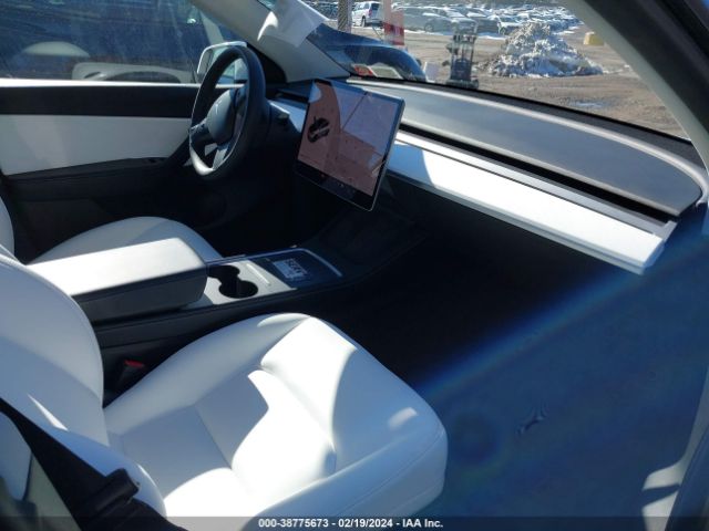 Photo 4 VIN: 5YJYGDEF9MF209408 - TESLA MODEL Y 