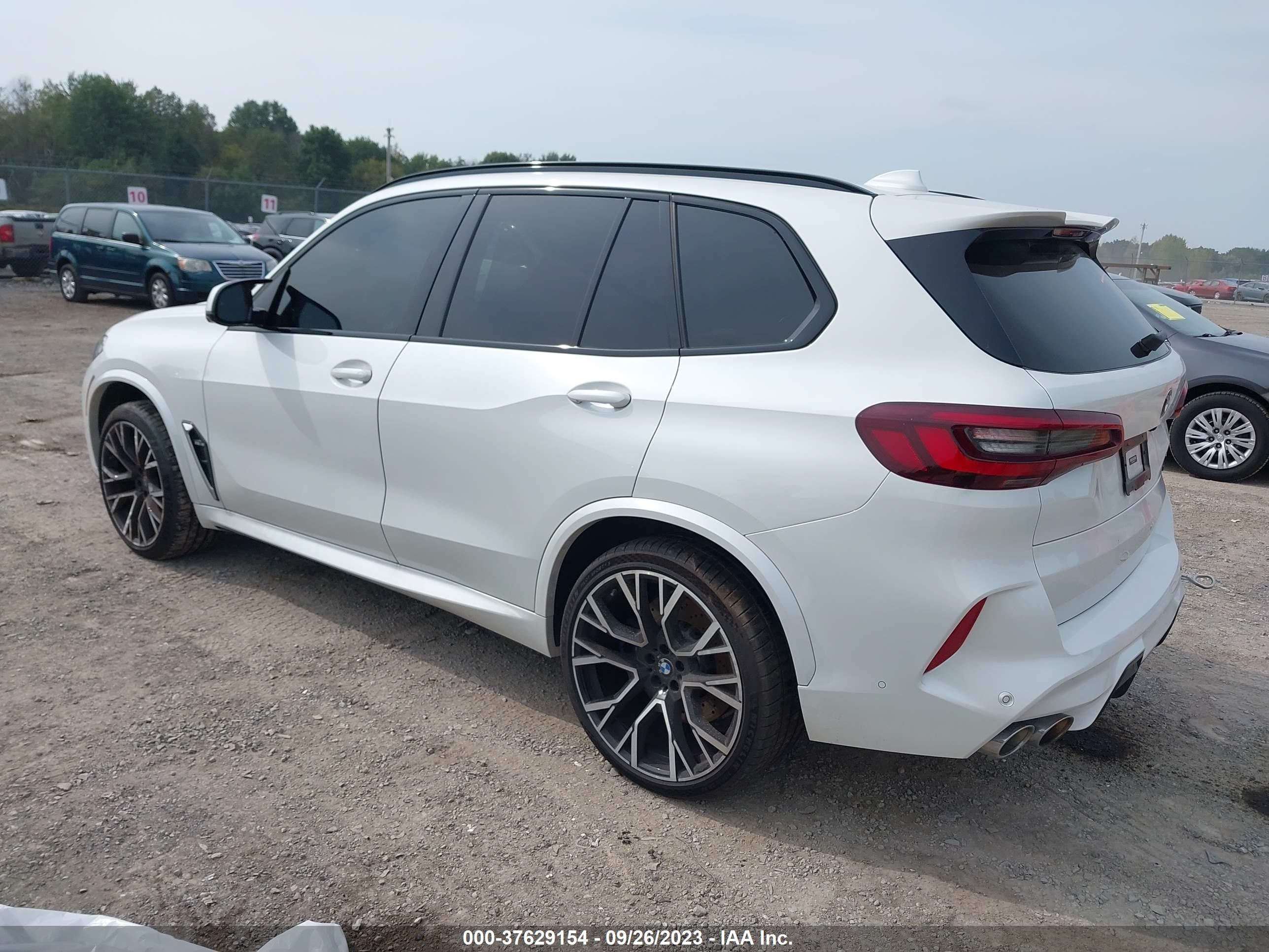 Photo 2 VIN: 5YMJU0C03M9F70915 - BMW X5 M 