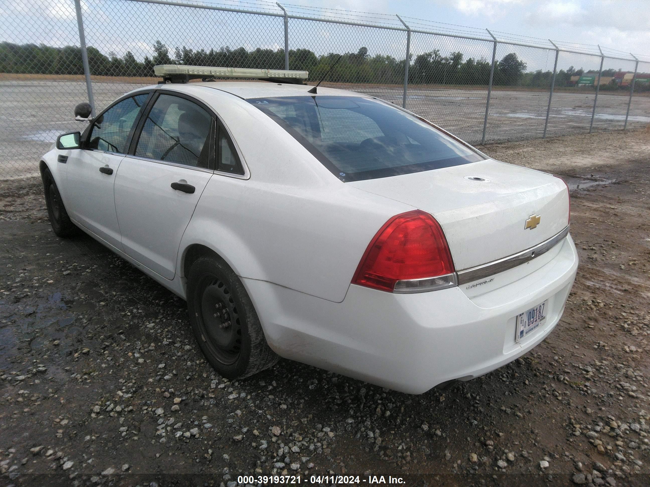 Photo 2 VIN: 6G1MK5R20DL820415 - CHEVROLET CAPRICE 