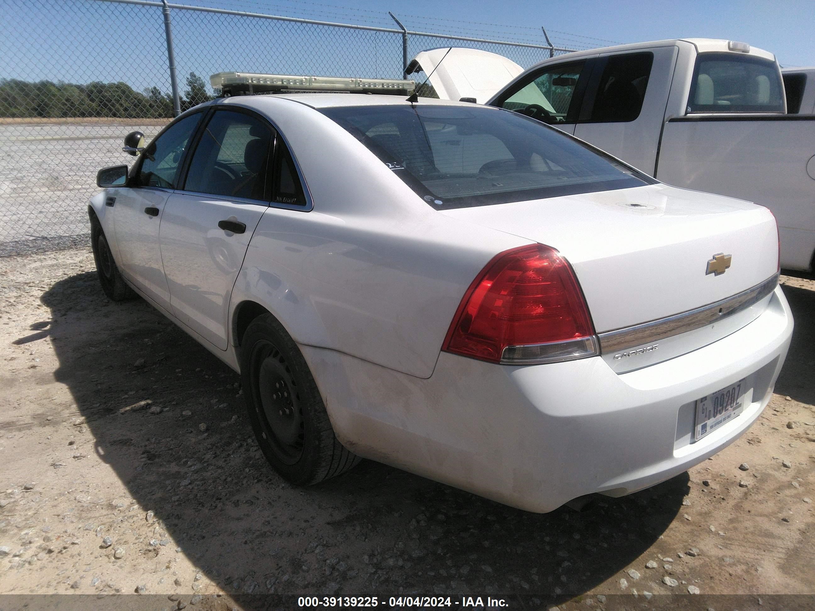 Photo 2 VIN: 6G1MK5R24DL820417 - CHEVROLET CAPRICE 