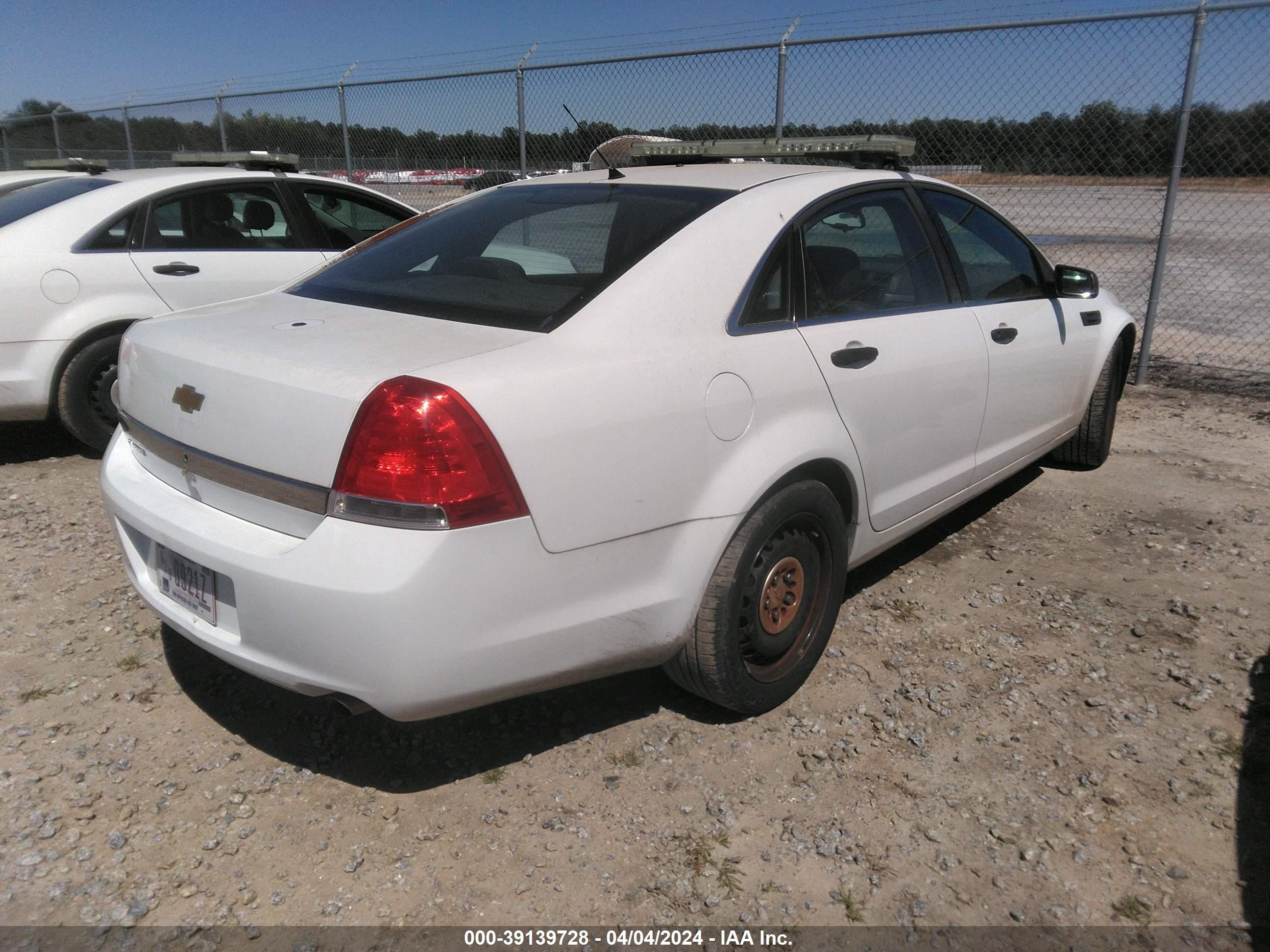 Photo 3 VIN: 6G1MK5R26DL820418 - CHEVROLET CAPRICE 