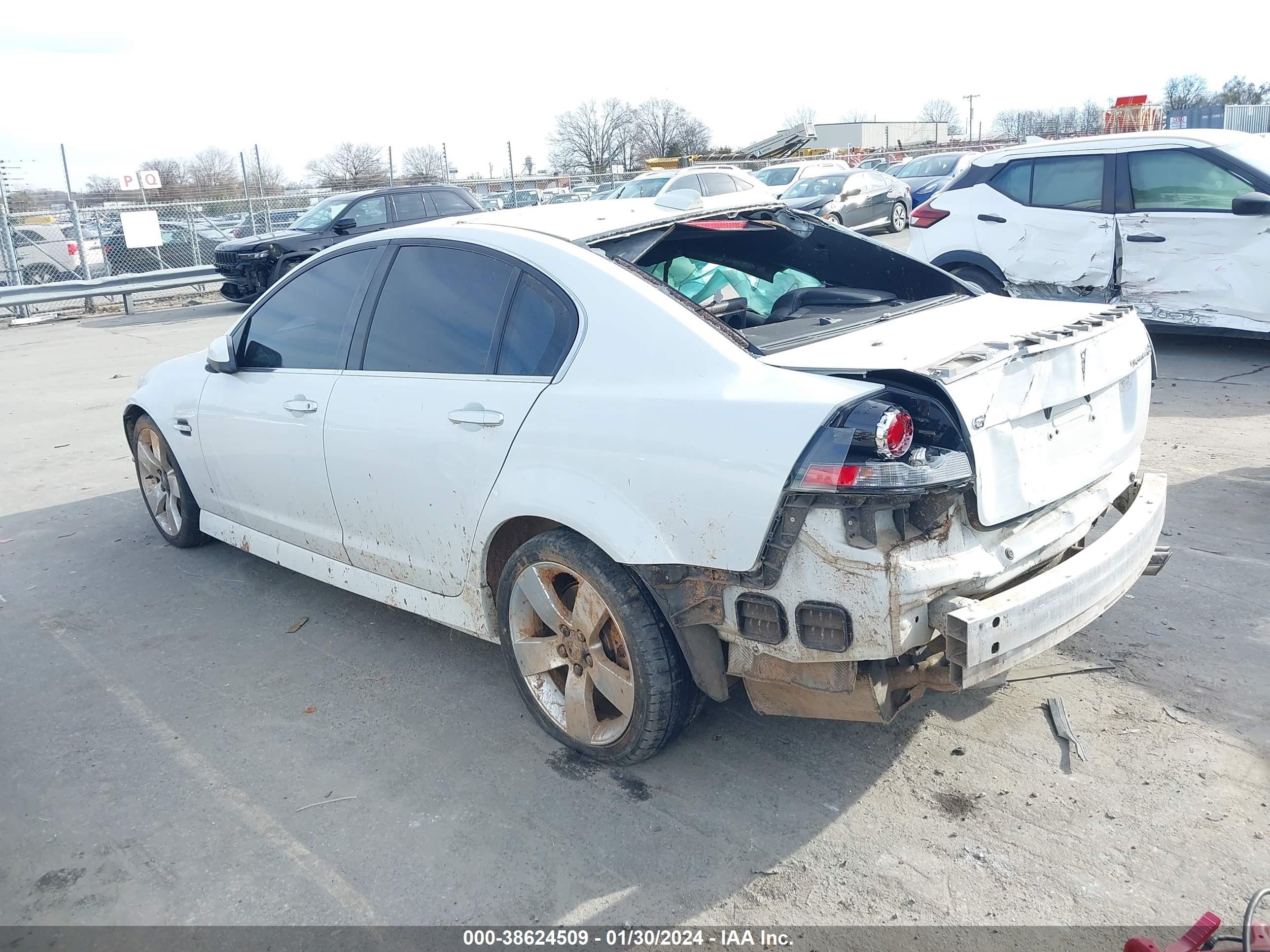 Photo 2 VIN: 6G2EC57Y09L226337 - PONTIAC G8 