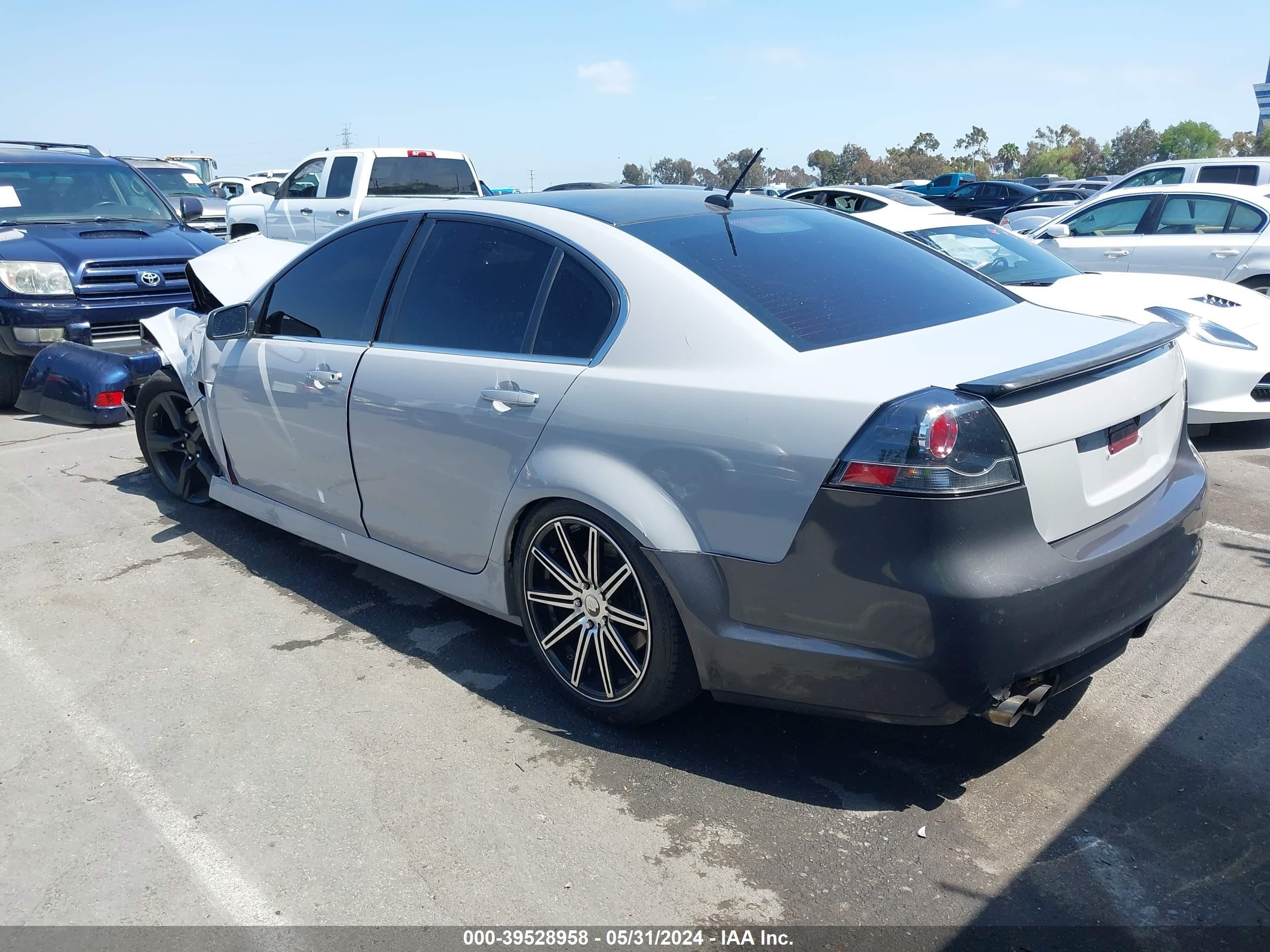 Photo 2 VIN: 6G2EC57Y69L228660 - PONTIAC G8 