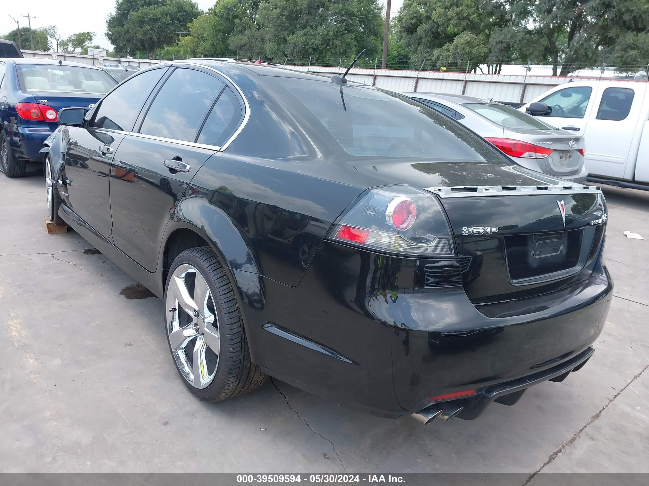 Photo 2 VIN: 6G2EP57W99L300891 - PONTIAC G8 