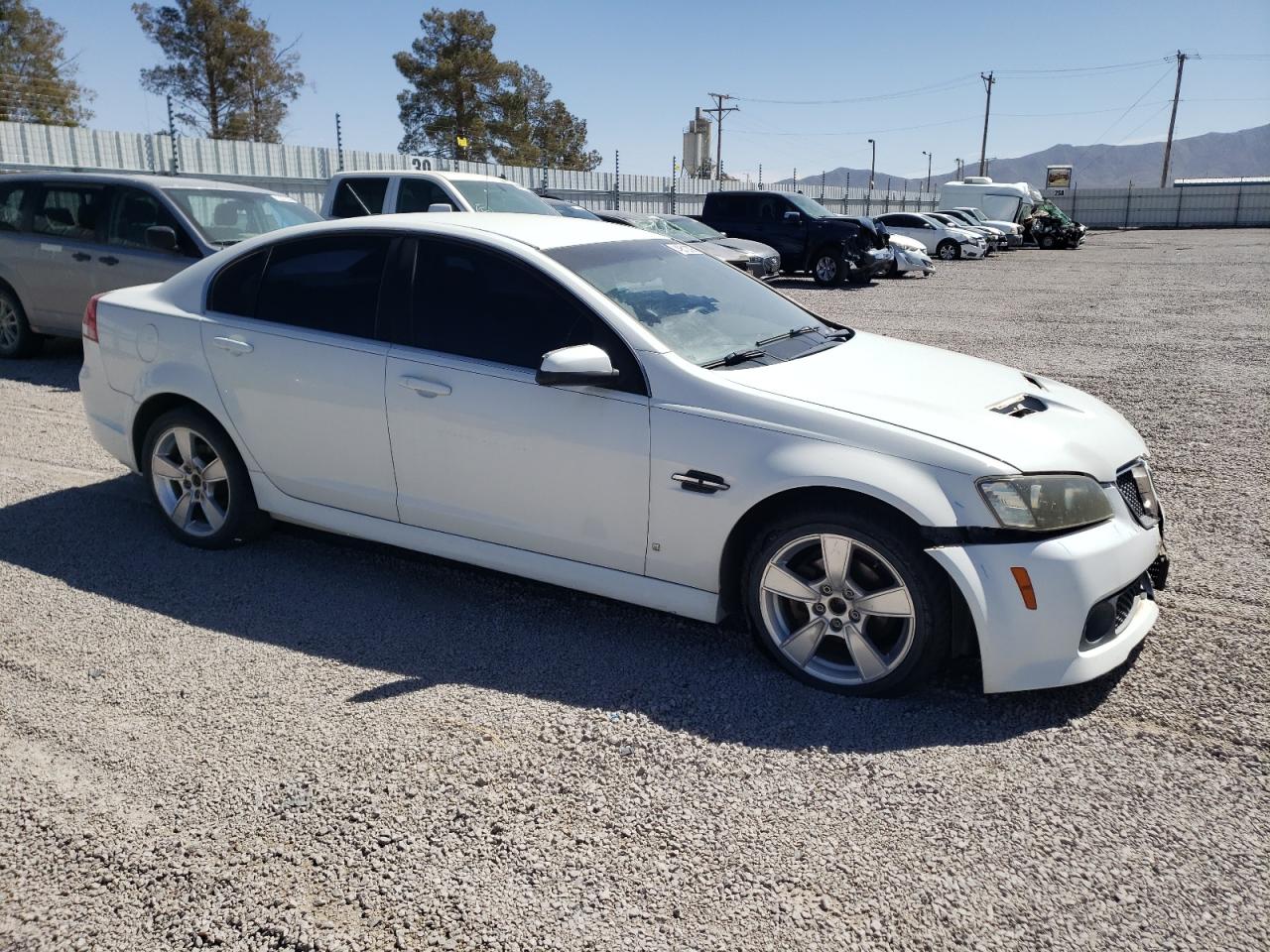 Photo 3 VIN: 6G2ER57708L132639 - PONTIAC G8 