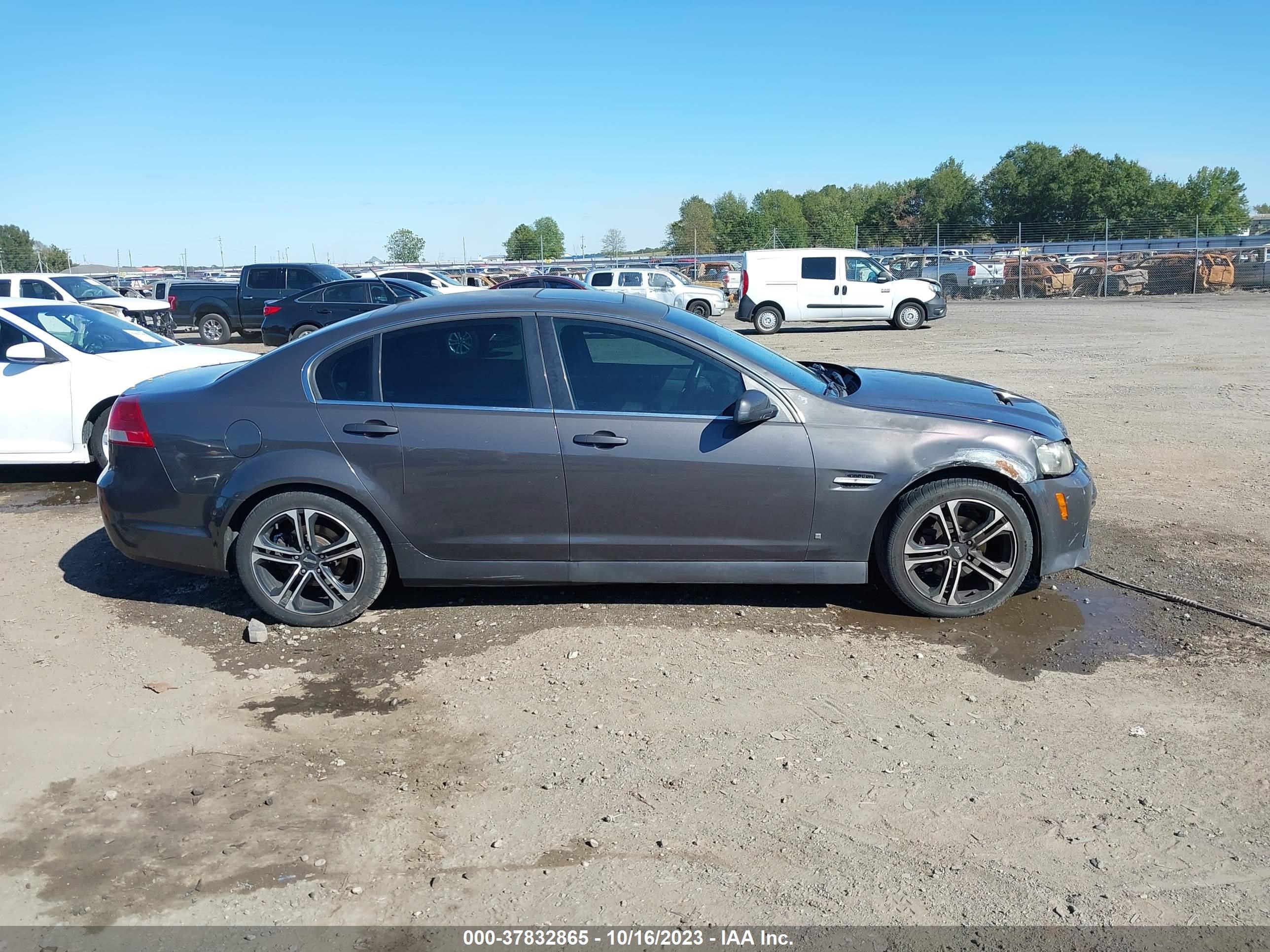 Photo 12 VIN: 6G2ER57708L152261 - PONTIAC G8 