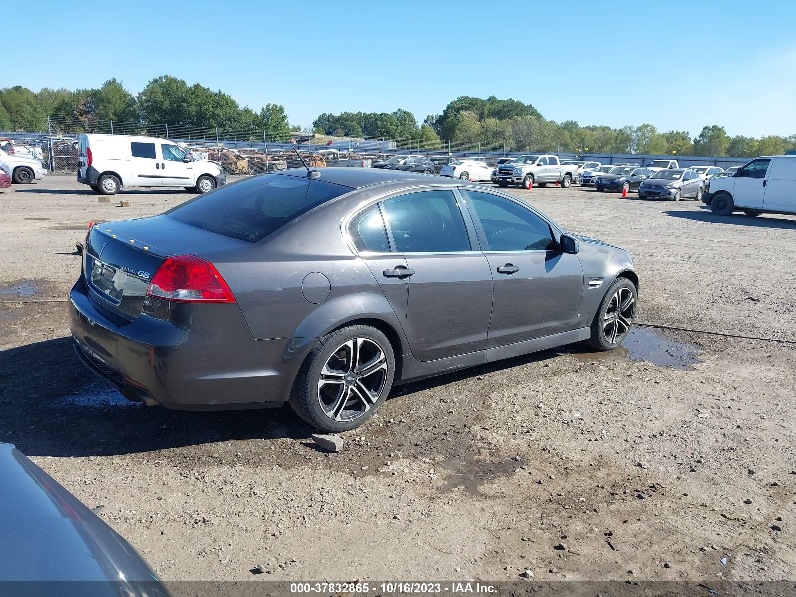 Photo 3 VIN: 6G2ER57708L152261 - PONTIAC G8 